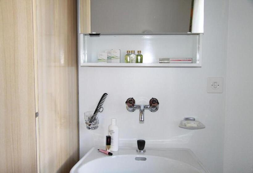 共用浴室的经济型房间, Petit Steffani Bed & Breakfast