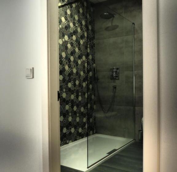 اتاق استاندارد, Adelphi Boutique