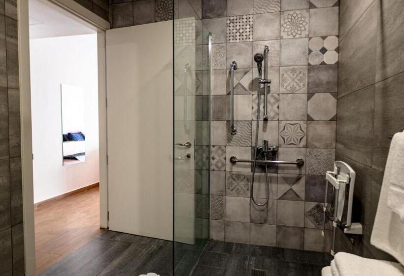 اتاق لوکس, Adelphi Boutique