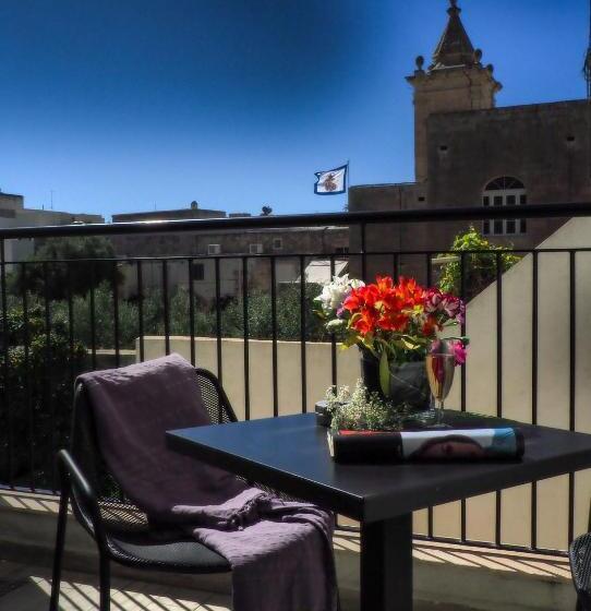 اتاق لوکس, Adelphi Boutique