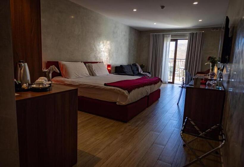 اتاق لوکس با بالکن, Adelphi Boutique