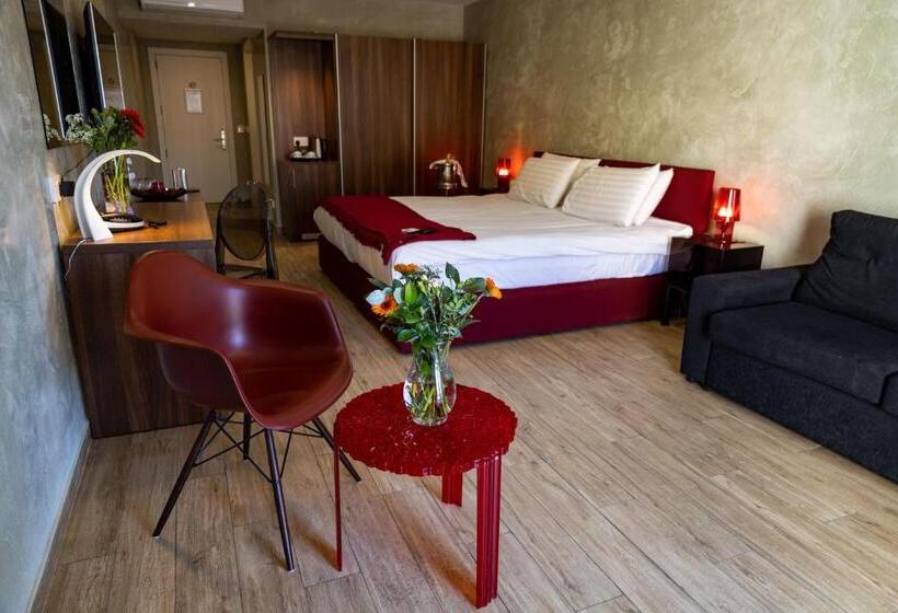 اتاق لوکس با بالکن, Adelphi Boutique