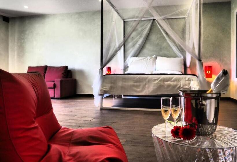 سوییت سوپریور, Adelphi Boutique