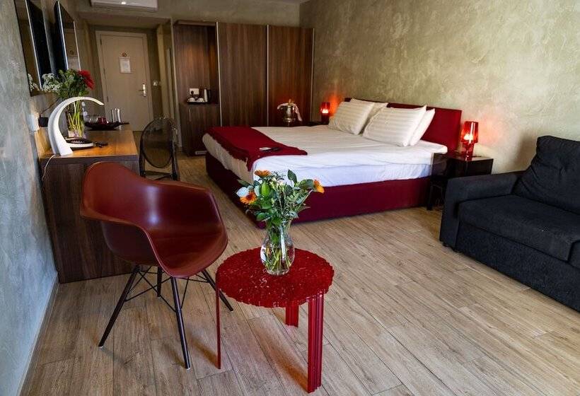 اتاق لوکس, Adelphi Boutique