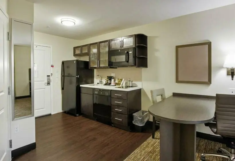 スタンダードスタジオ, Candlewood Suites Brighton, An Ihg