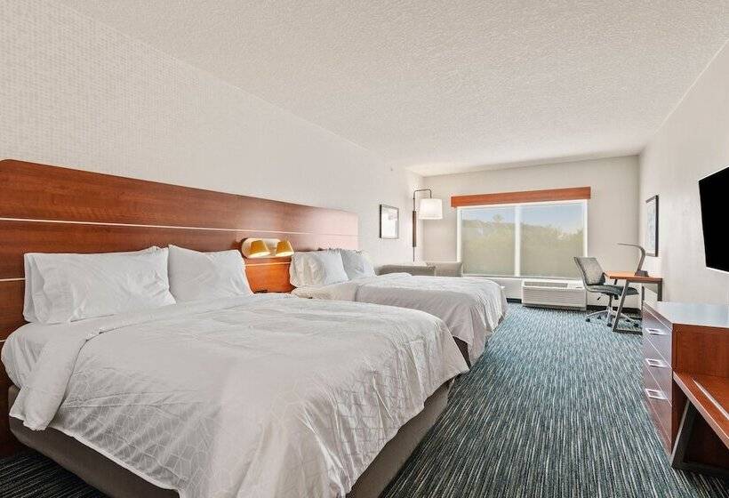 Люкс, Holiday Inn Express & Suites Orlando  Lake Buena Vista, An Ihg