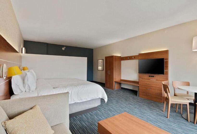 Люкс Кровать Кинг, Holiday Inn Express & Suites Orlando  Lake Buena Vista, An Ihg