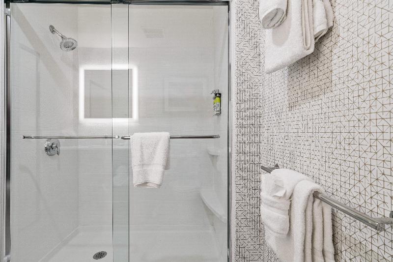 جناح سرير كينج, Holiday Inn Express & Suites Orlando  Lake Buena Vista, An Ihg