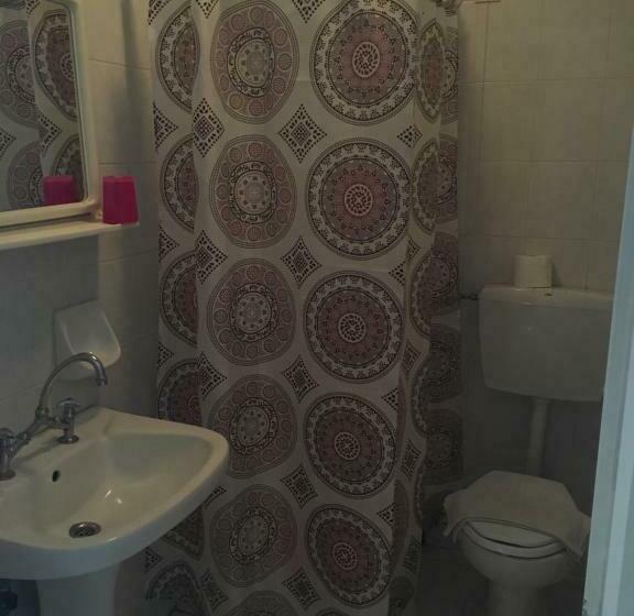 דירת חדר, Litsa Efi