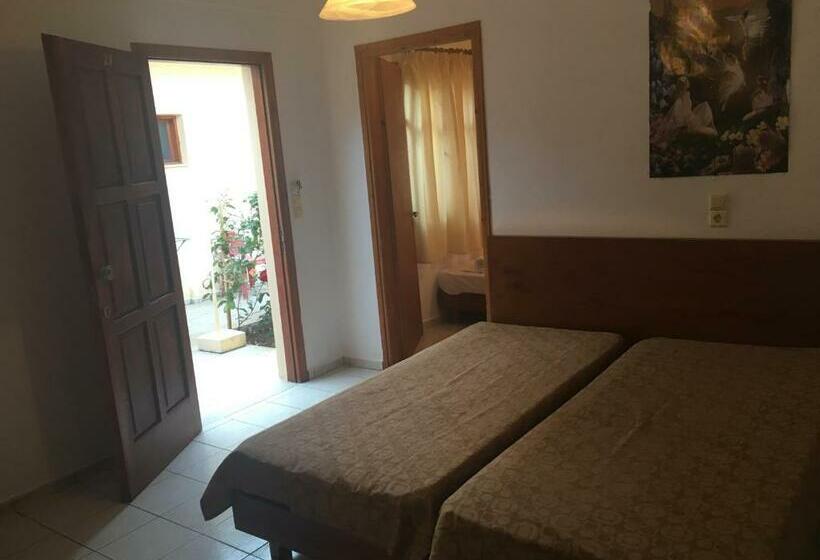 דירת חדר, Litsa Efi