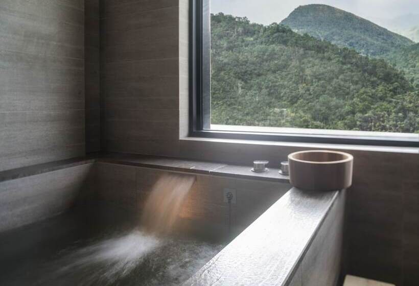 اتاق لوکس سه تخته, Mu Jiao Xi