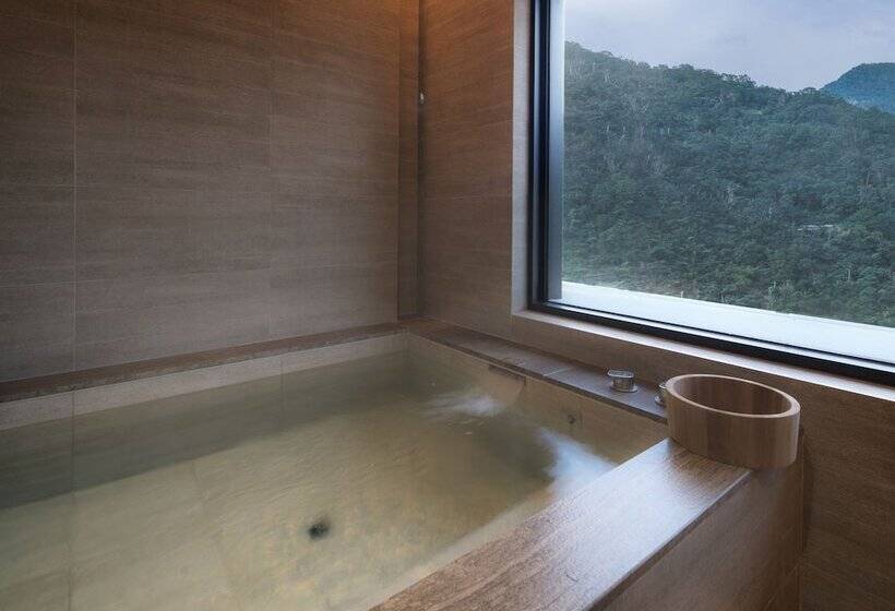 اتاق لوکس سه تخته, Mu Jiao Xi