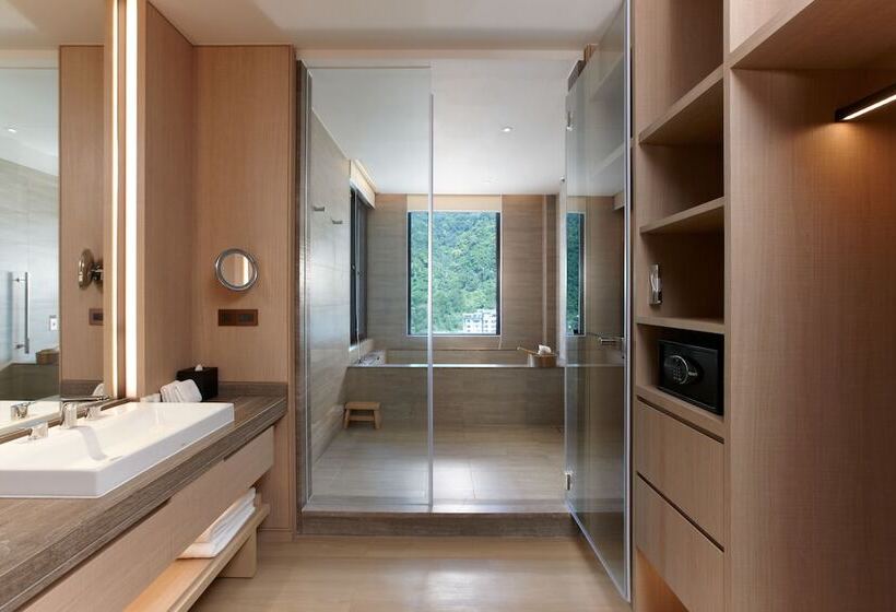 اتاق لوکس سه تخته, Mu Jiao Xi