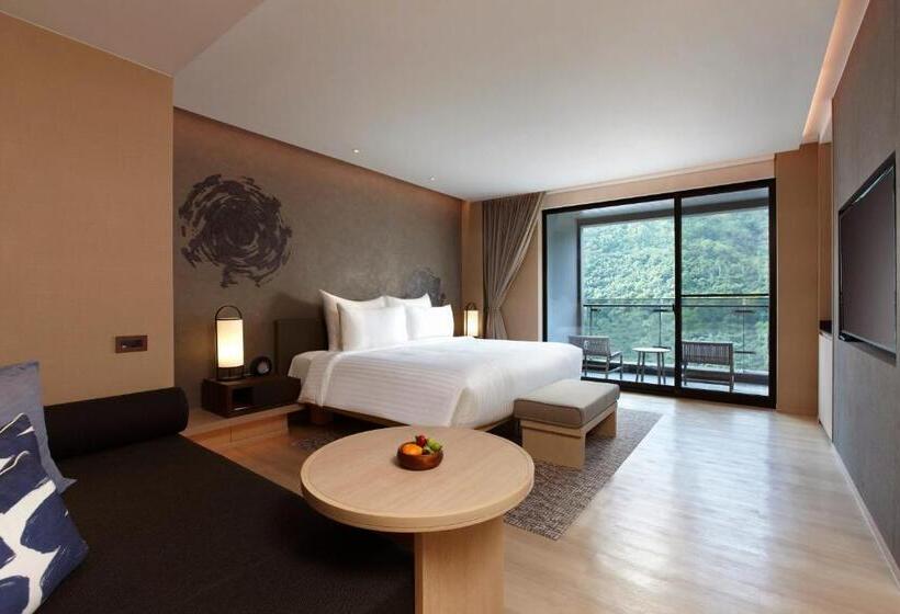 اتاق لوکس سه تخته, Mu Jiao Xi