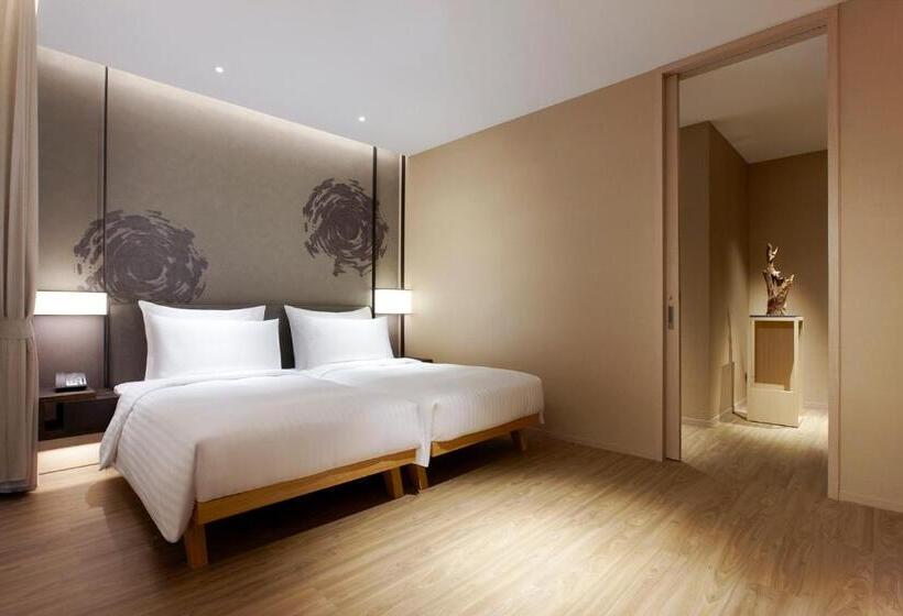 سوئیت پرزیدنت, Mu Jiao Xi