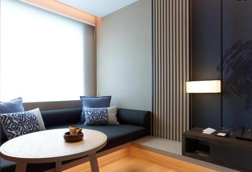 اتاق لوکس با بالکن, Mu Jiao Xi