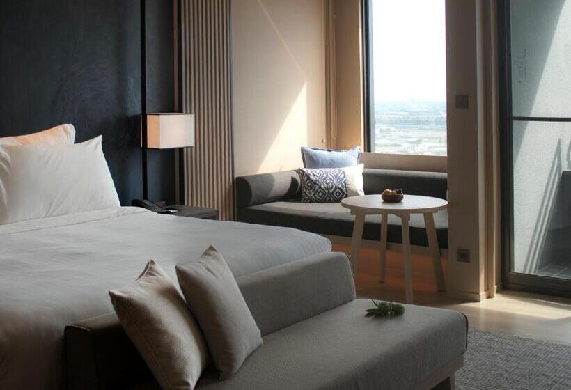 اتاق لوکس با بالکن, Mu Jiao Xi