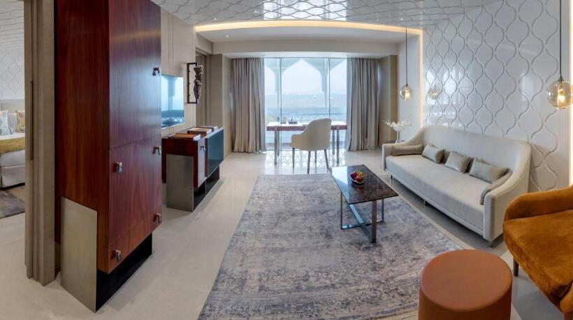 سوییت با چشمانداز دریا, The Taj Mahal Tower Mumbai