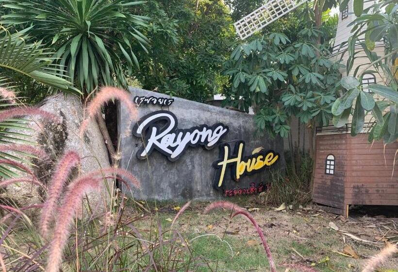 Номер Стандарт Трехместный, Rayonghouse Resort