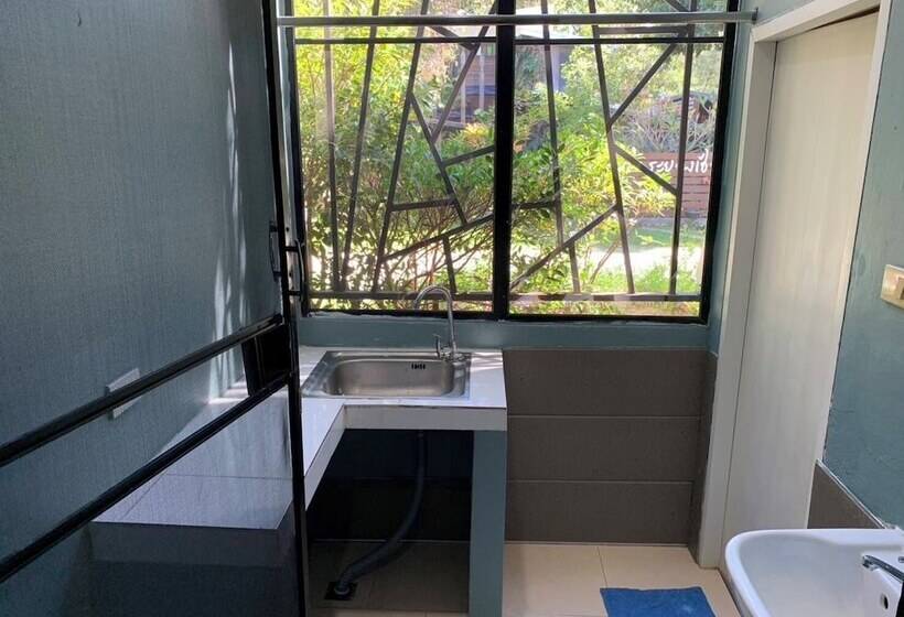 Номер Стандарт, Rayonghouse Resort