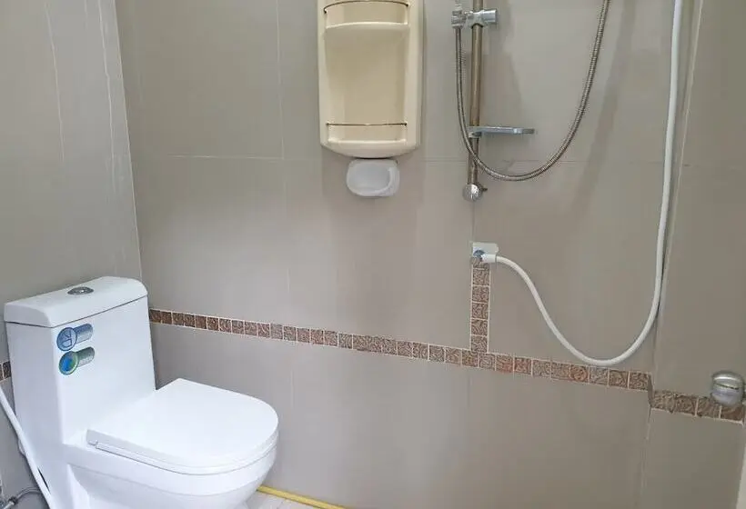 اتاق استاندارد سه نفره, Rayonghouse Resort