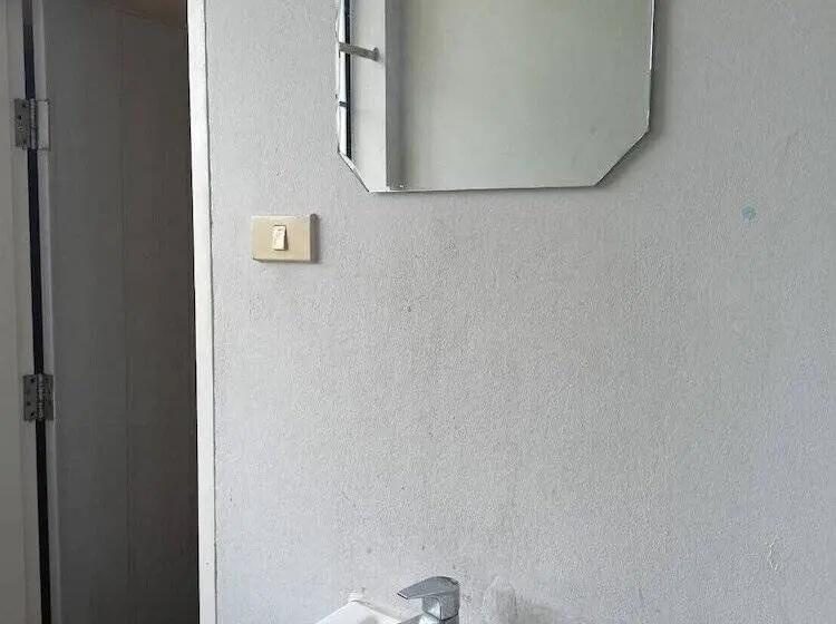 اتاق اکونومی, Rayonghouse Resort