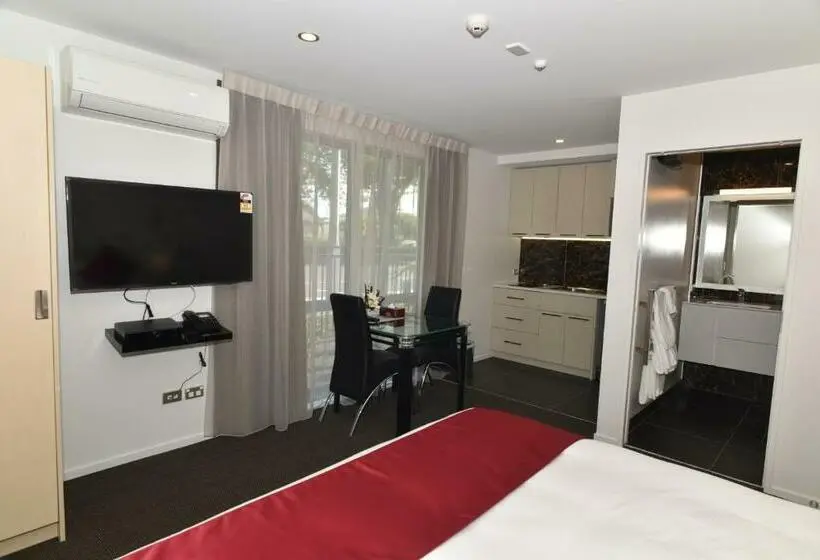 استودیوی استاندارد, Bealey Plaza Motel