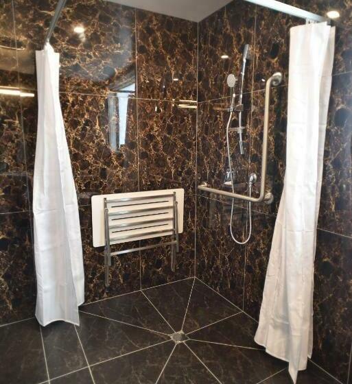 חדר סטודיו סטנדרד, Bealey Plaza Motel