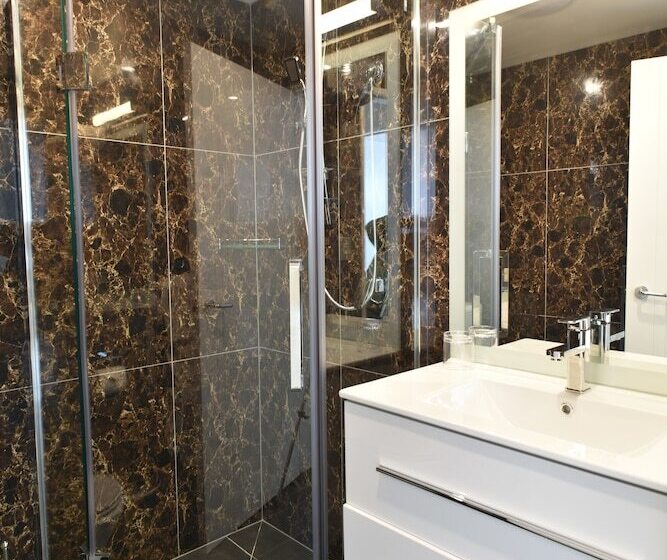 חדר סטודיו סטנדרד, Bealey Plaza Motel