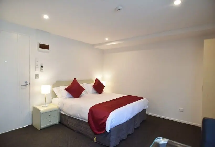 استودیوی استاندارد, Bealey Plaza Motel