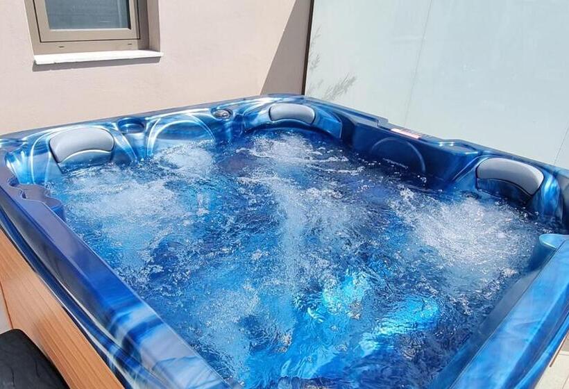 자쿠지 스위트, Athens Platinum Rooms And Suites