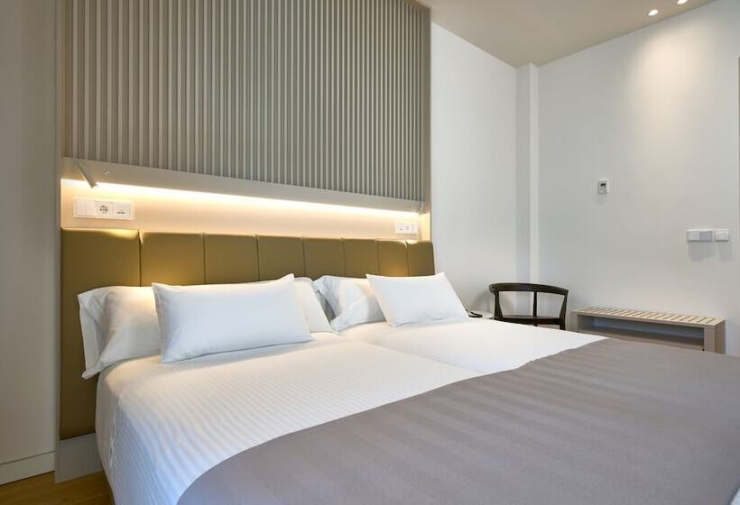 اتاق لوکس, Kivir