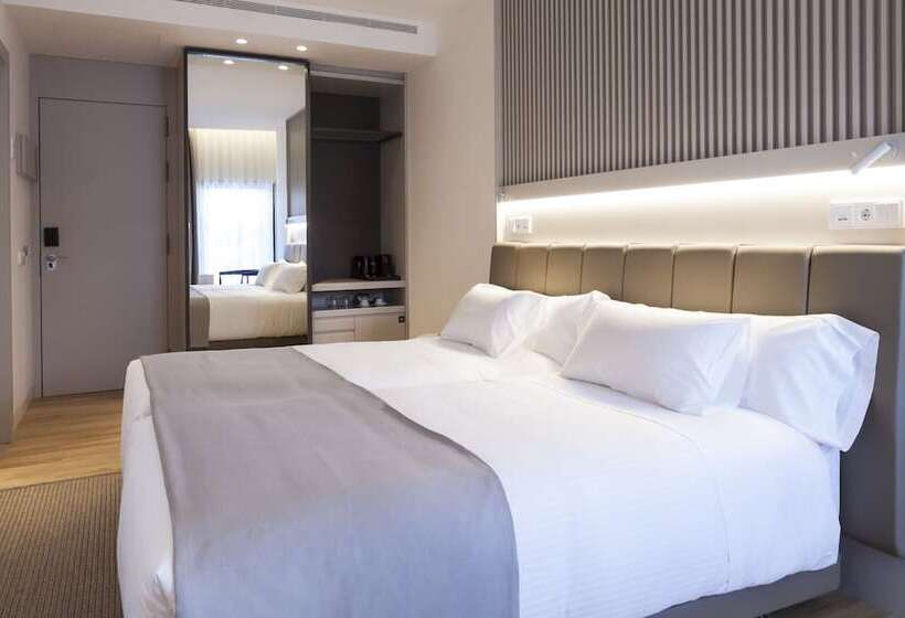 اتاق لوکس, Kivir