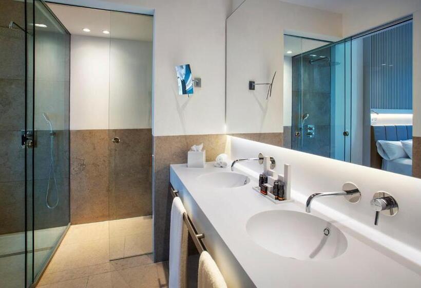 اتاق پرمیوم, Kivir