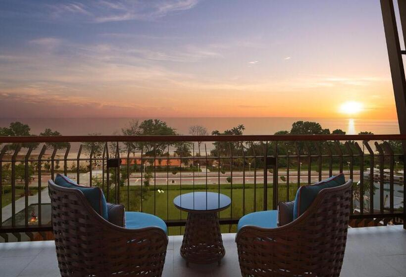 غرفة قياسية سرير ملكى, The Westin Desaru Coast Resort