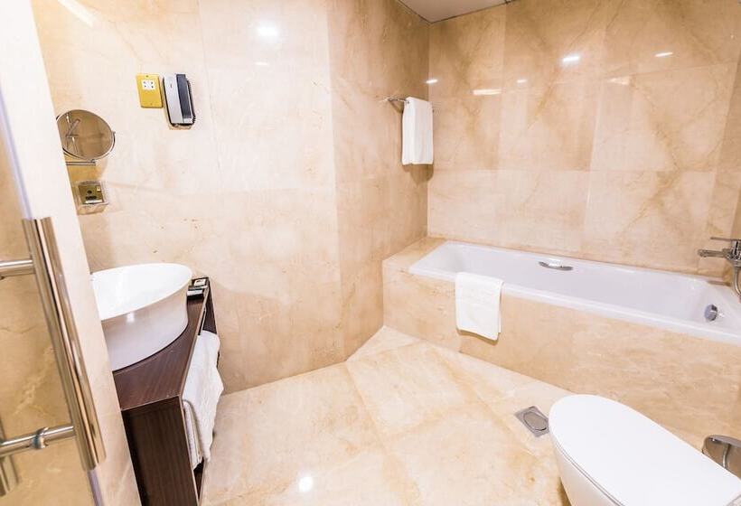 سوییت اجرایی, Time Rako