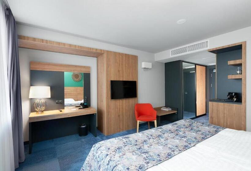 اتاق استاندارد, Favor Park