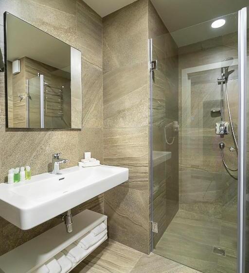 Superior room with lake view, Favor Park