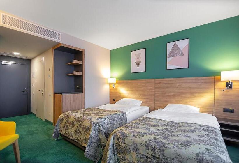 Superior room with lake view, Favor Park