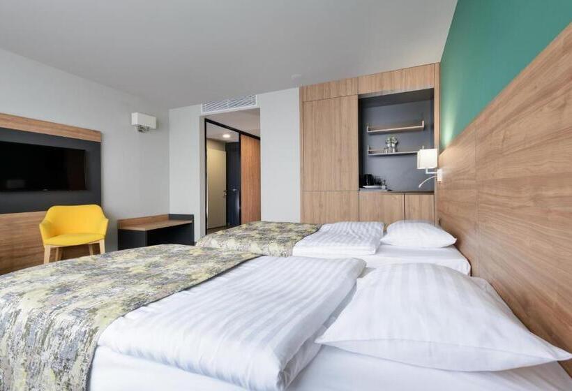 Superior room with lake view, Favor Park