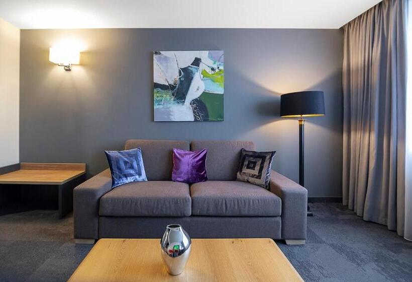 سوییت, Favor Park