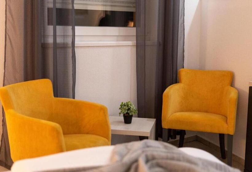 اتاق استاندارد یک نفره, Garni Hotel 11tica Dm
