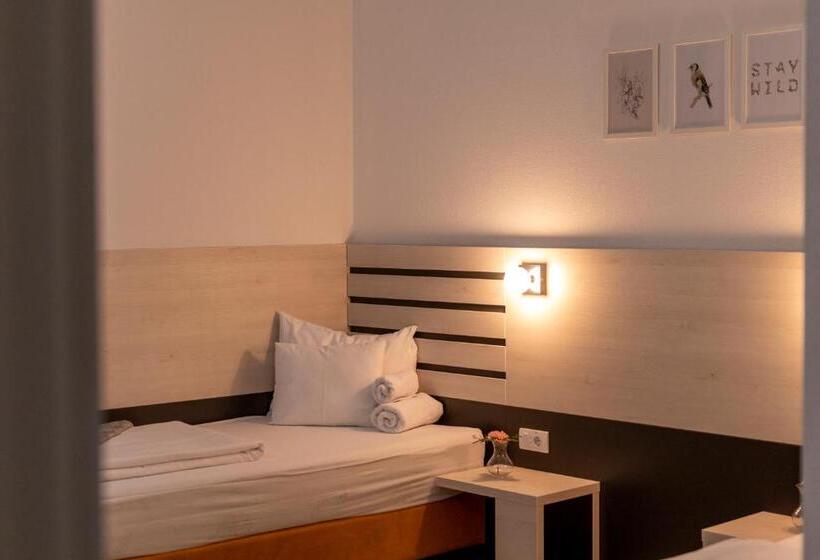 اتاق استاندارد یک نفره, Garni Hotel 11tica Dm