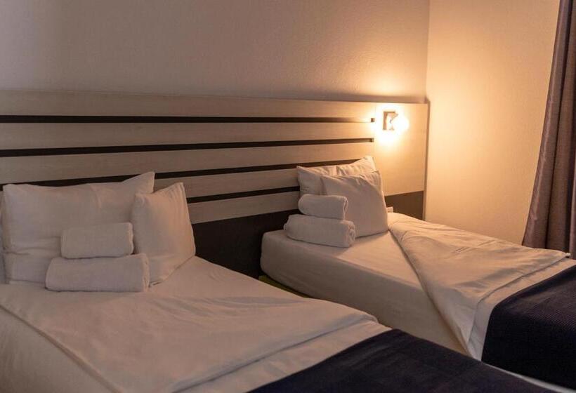 اتاق استاندارد سه نفره, Garni Hotel 11tica Dm