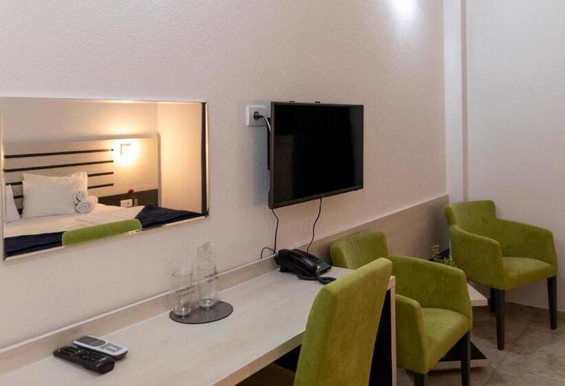 اتاق استاندارد سه نفره, Garni Hotel 11tica Dm