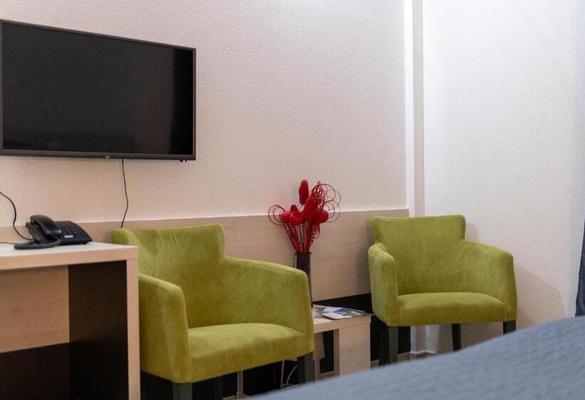 اتاق استاندارد سه نفره, Garni Hotel 11tica Dm