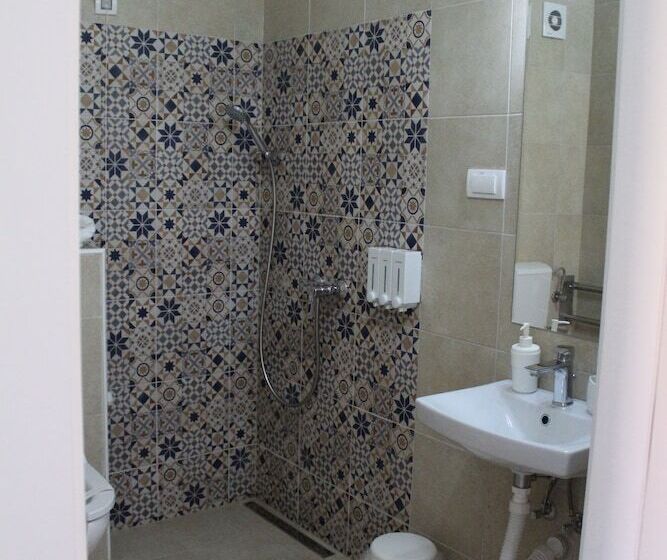 اتاق استاندارد یک نفره, Garni Hotel 11tica Dm