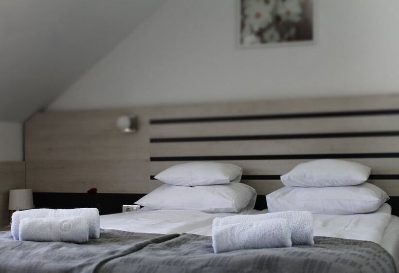 اتاق استاندارد یک نفره, Garni Hotel 11tica Dm