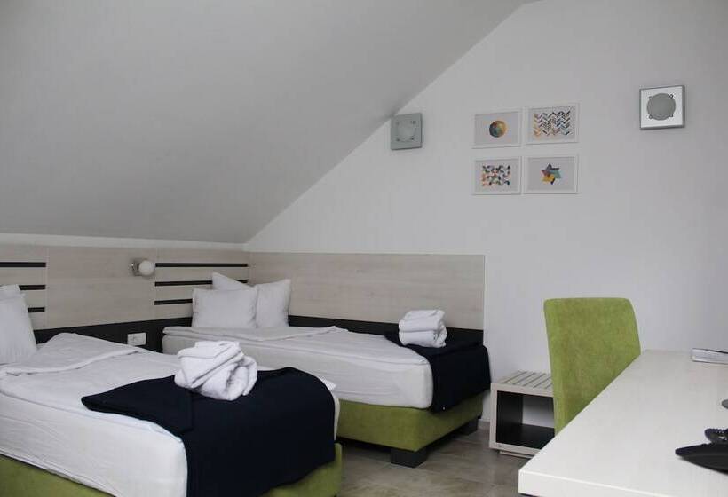 اتاق استاندارد یک نفره, Garni Hotel 11tica Dm