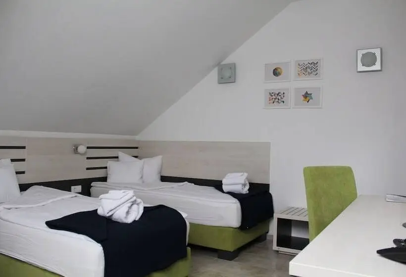 اتاق استاندارد یک نفره, Garni Hotel 11tica Dm